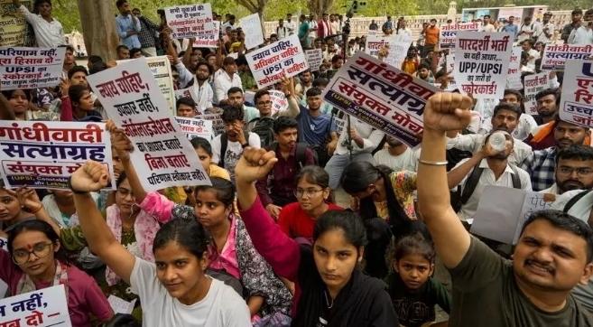   Protesters Demand Accountability for Exam Leaks at ‘Cockroach Party’ Rally in New Delhi