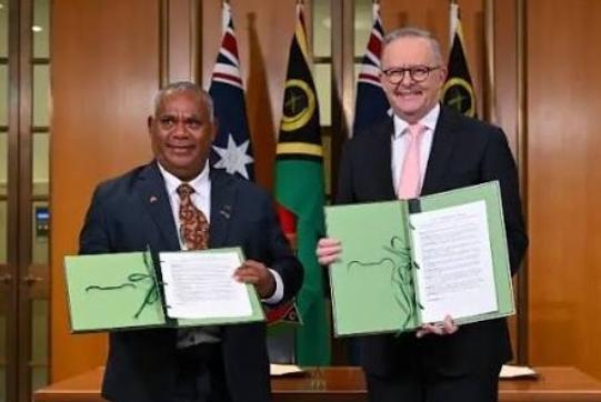 Australia and Vanuatu sign security deal