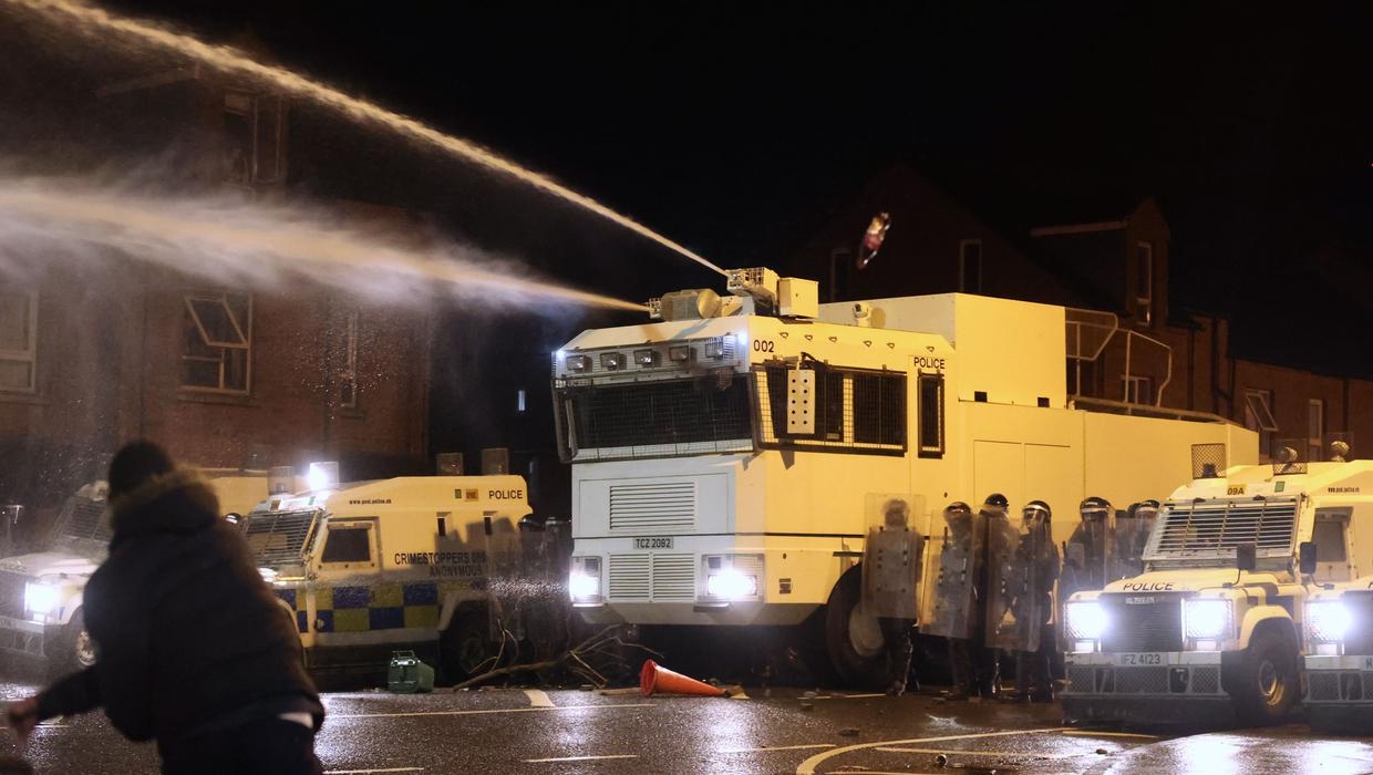 Nineteen-police officers wounded in N. Ireland riots