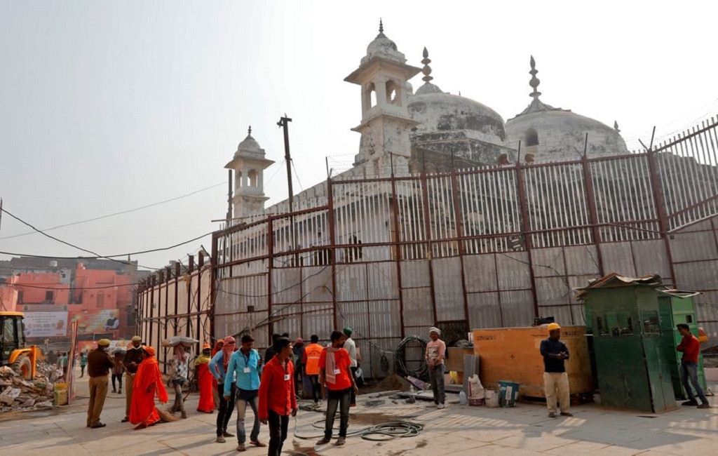 India: Indian Hindu groups want Muslims to stop entering historic mosque