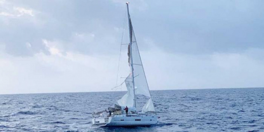 Maldives National Defense Force rescued yacht near Ga. Vilingili