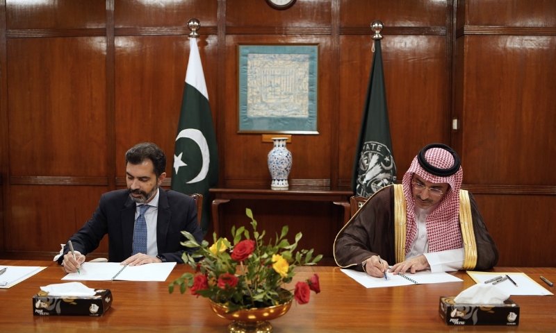 Pakistan: Pakistan, Saudi Arabia sign $3bn deposit deal
