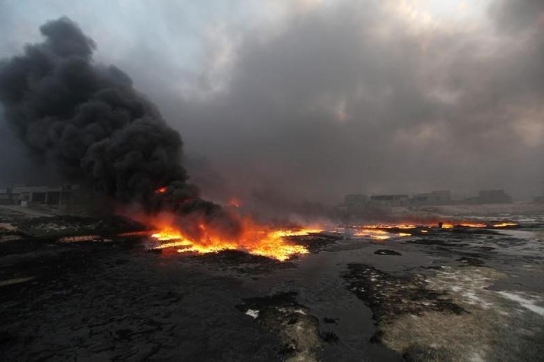 Iraq puts out fire in 2 oil wells attacked by militants