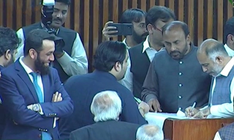 Pakistan: Imran Khan loses no-trust vote, prime ministerial term set for unceremonious end