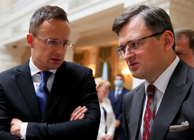 Hungary, Ukraine diplomats off to ease the dispute over minority rights