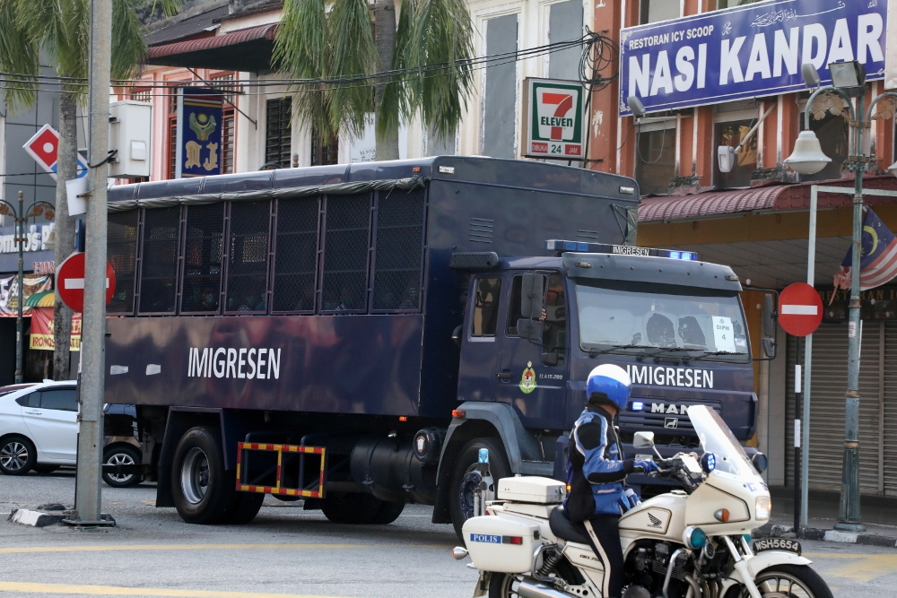 Malaysia deports Myanmar refugees, defying court order