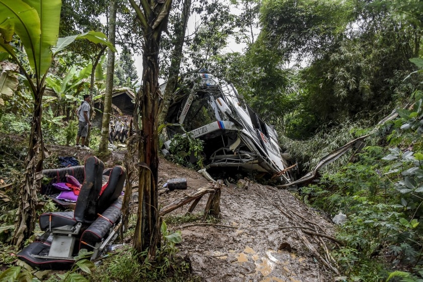 Indonesia: Around 27 killed in a bus accident in Java Island