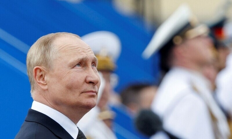 On navy day, Putin says United States is main threat to Russia