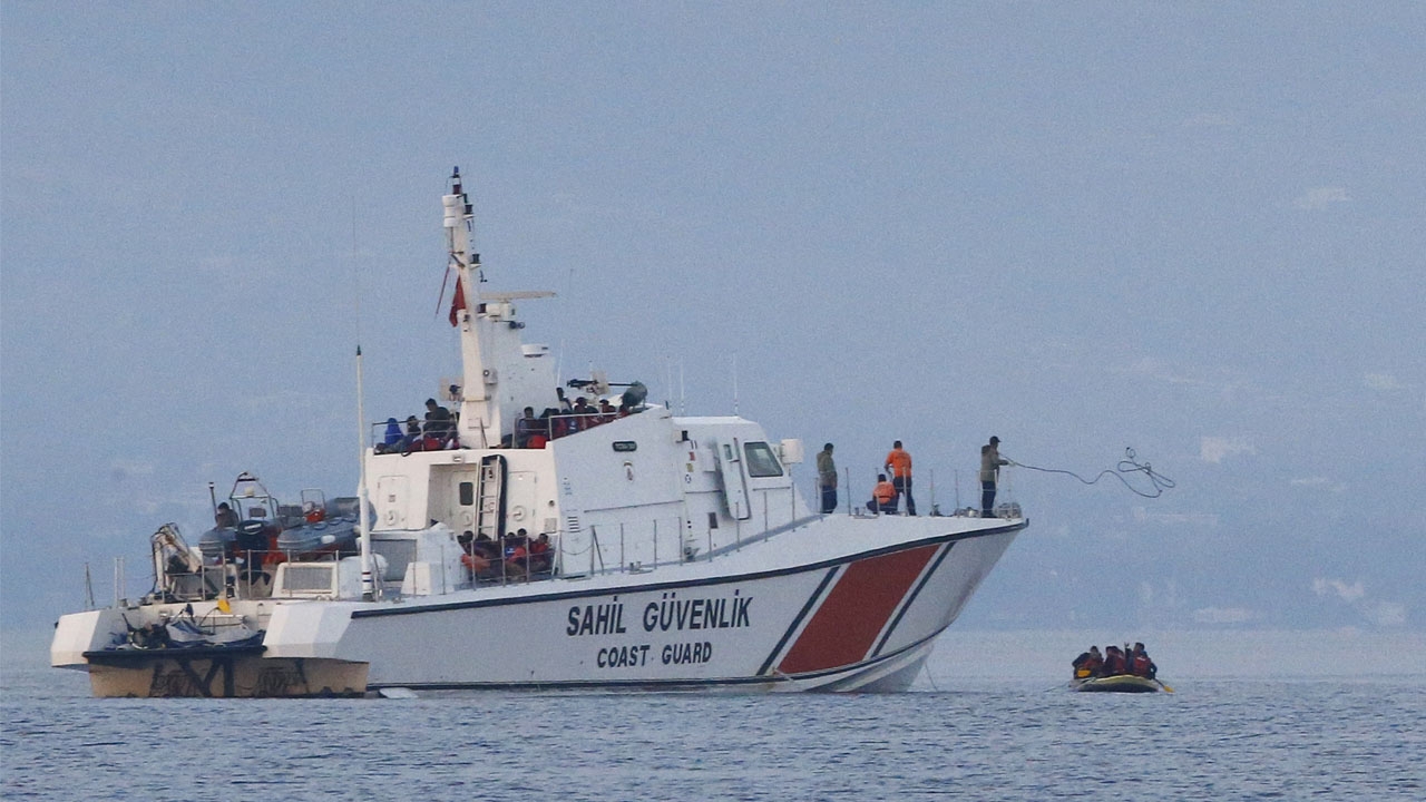 Greece rescuing hundreds of migrants in strong winds off Crete